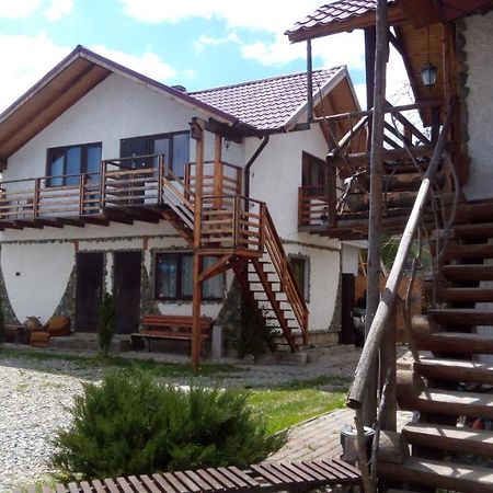 Апартаменти "У Кузьмича" 2 Mykulychyn Buitenkant foto
