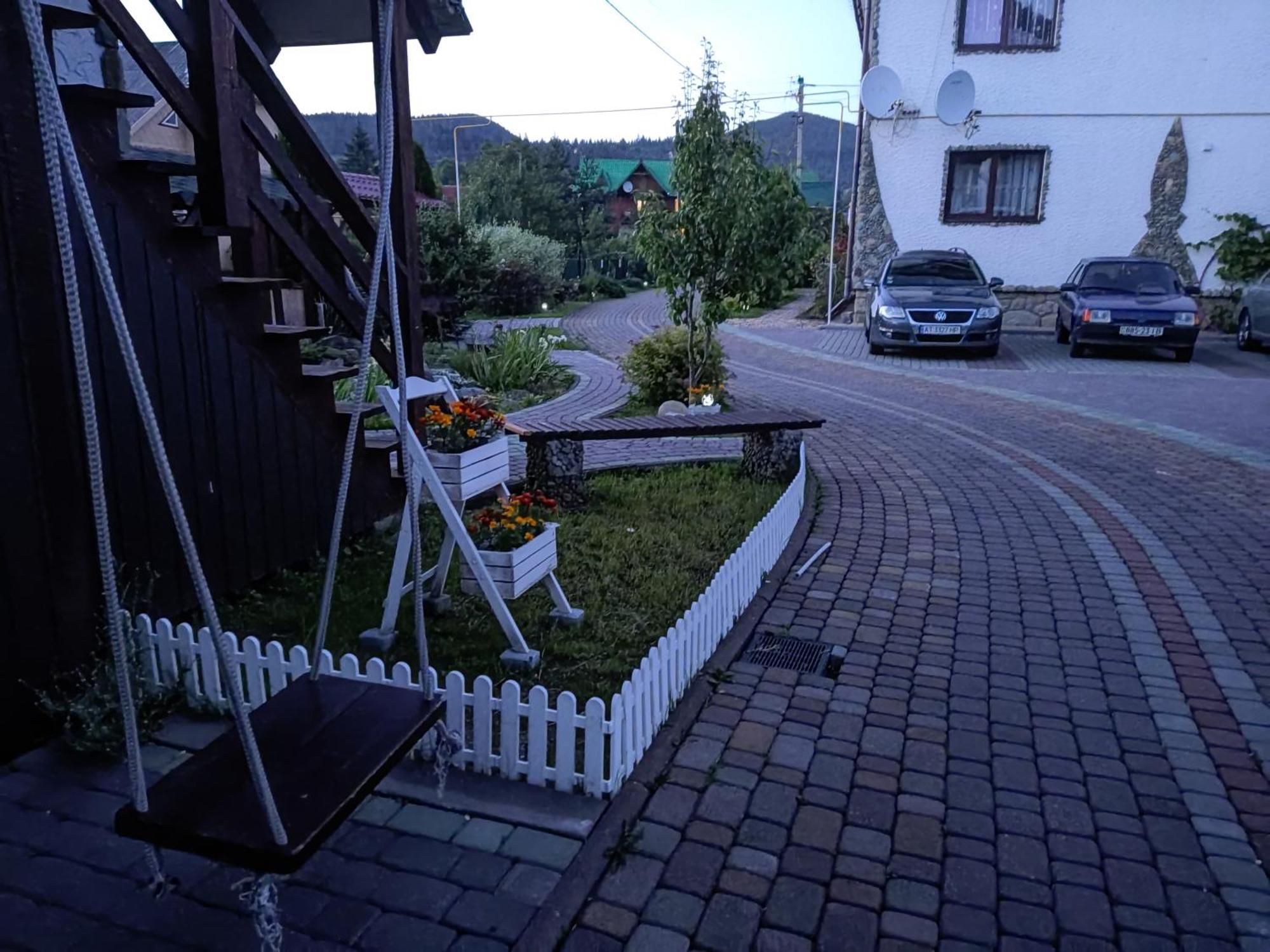 Апартаменти "У Кузьмича" 2 Mykulychyn Buitenkant foto